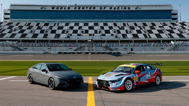 Elantra（伊兰特）与Elantra（伊兰特）N TCR同台亮相