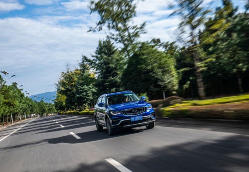 按捺不住躁动的心 就跟着博越PRO一起去赏春色吧