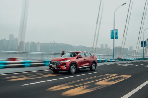 夜间出行，哈弗F7x可能是比公共交通和的士更适合的方式