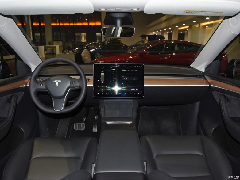 唐EV挑战Model Y，“精装修”VS“毛坯房”