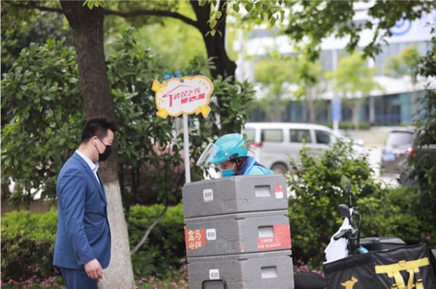 東風鴻泰旗下武漢地區(qū)11家店已經豎起了愛心屋的指示牌