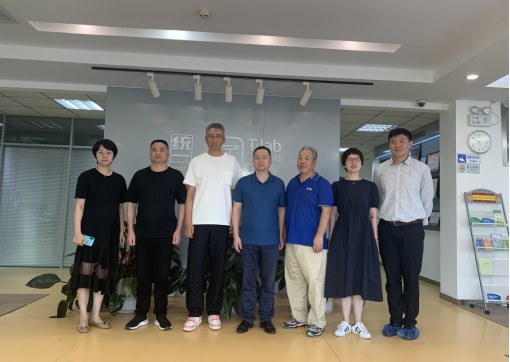 新瑞立一行實(shí)地探訪統(tǒng)一T-lab潤(rùn)滑科技實(shí)驗(yàn)室