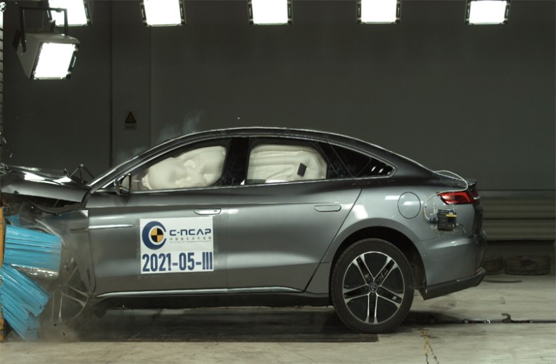 首款"双优安全认证"新能源轿车出炉，比亚迪汉荣获C-NCAP五星安全认证