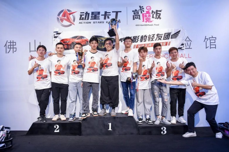 一群穿制服的人站在一起</p><p>　　</p></p><p>　　<p>　　</p></p><p>　　</p></p><p>　　<p>　　<p>　　</p></p><p>　　<p>　　中度可信度描述已自動生成