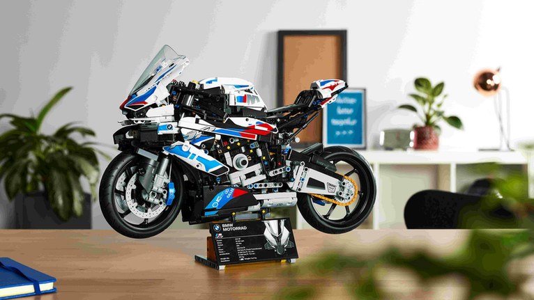 以创新引领潮流，BMW摩托车联手乐高推出BMW M 1000 RR积木模型