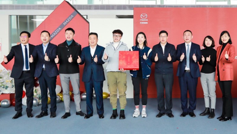 在一起，馬上行 長安馬自達舉行2022新年首位用戶交車儀式