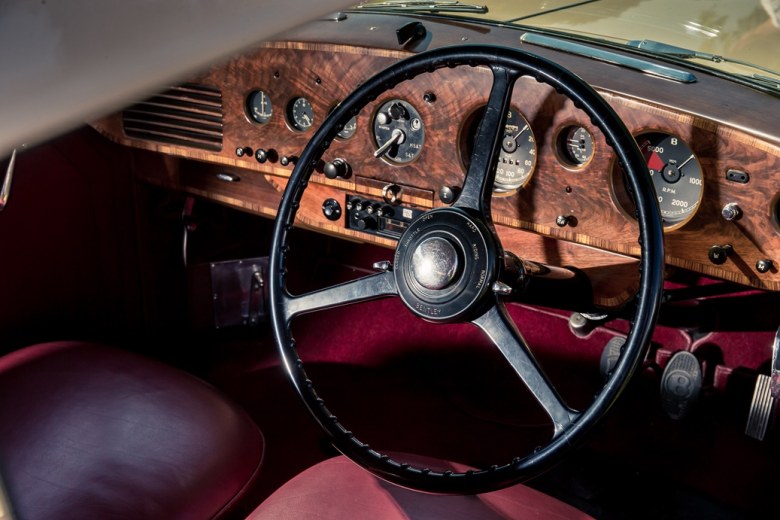 最负盛名的车型之一，宾利欧陆R型车问世70周年