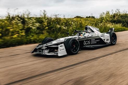 捷豹TCS车队完成第三代Formula E赛车原型车的首次试车