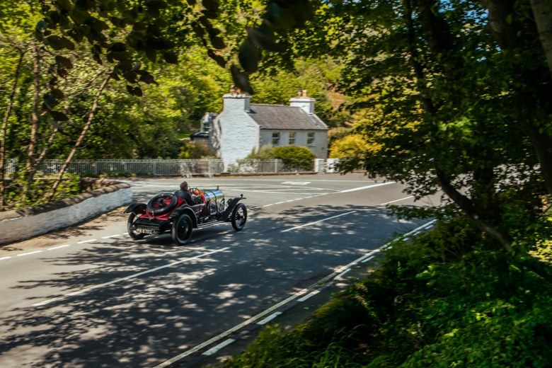世界上现存年代最久远的宾利汽车重返马恩岛,庆祝车队夺冠100周年