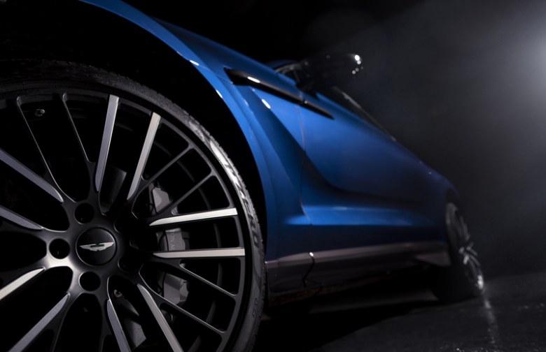 倍耐力原配世界最强动力超豪华SUV--全新阿斯顿·马丁DBX707