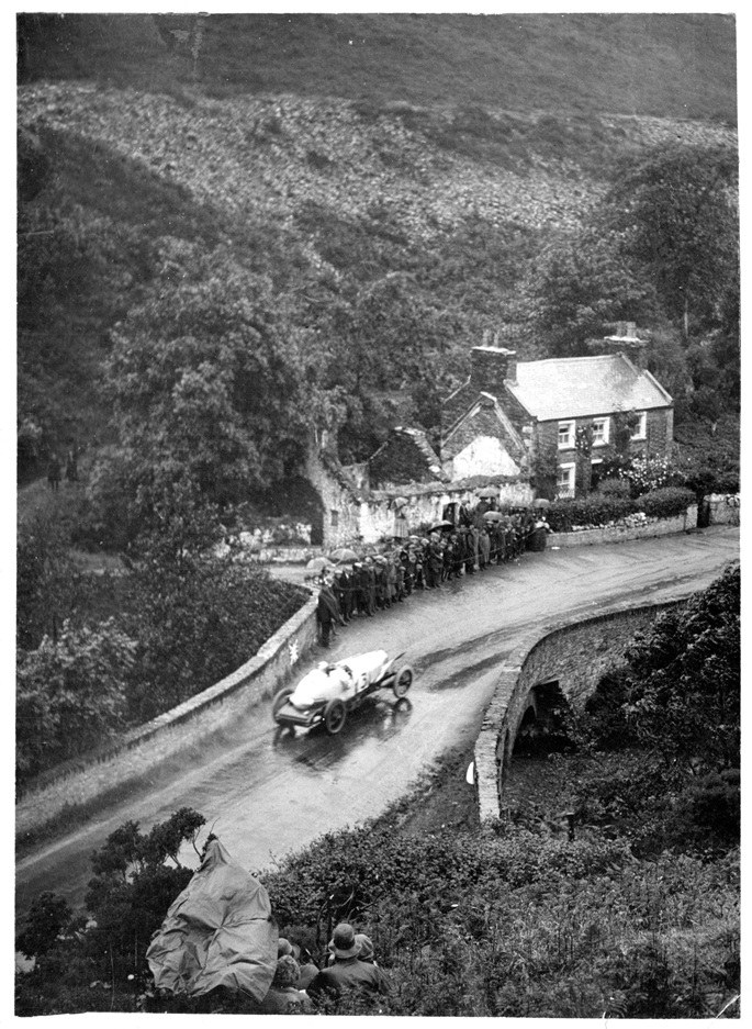 世界上现存年代最久远的宾利汽车重返马恩岛,庆祝车队夺冠100周年