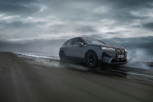 BMW高性能励磁同步电机系统荣获"2022年全球新能源汽车创新技术"奖项