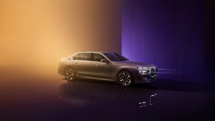开启技术创新和电动化转型新篇章，创新BMW i7首次亮相上海