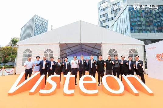 A group of people posing for a photo in front of a building  Description automatically generated with medium confidence