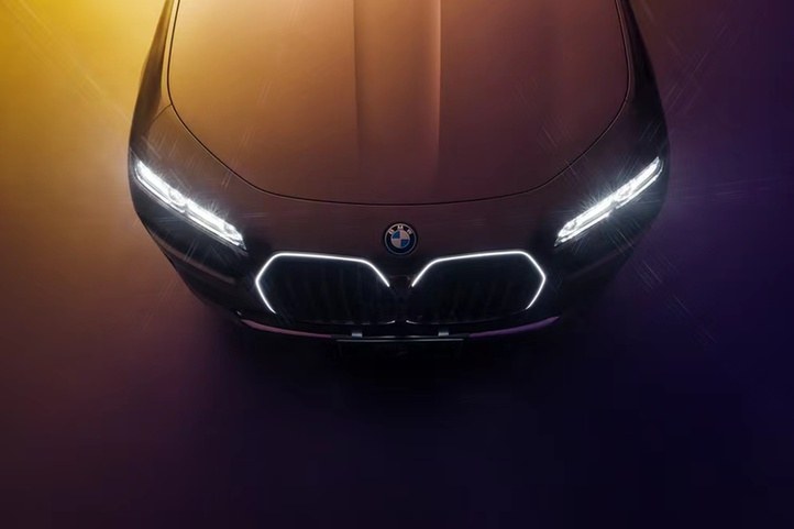 开启技术创新和电动化转型新篇章，创新BMW i7首次亮相上海