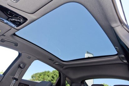 阿尔法S可换成可开启式全景天窗