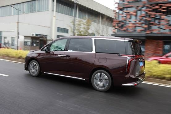 新派豪華大型MPV 上汽大通G90試駕體驗(yàn)