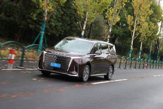 新派豪華大型MPV 上汽大通G90試駕體驗(yàn)