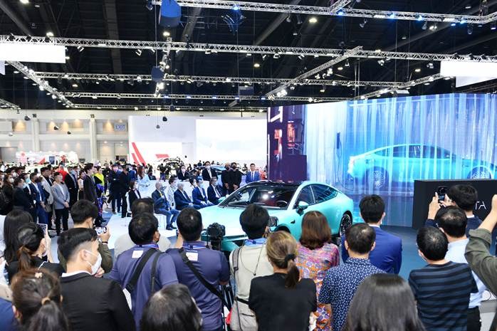 哪吒汽车亮相第39届泰国国际车展，成中国品牌出海"新名片"