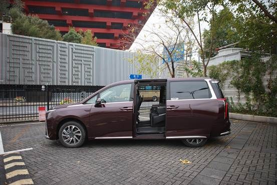 新派豪華大型MPV 上汽大通G90試駕體驗(yàn)