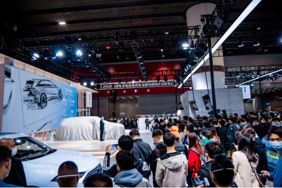 大六座智能SUV蓝山DHT-PHEV广州车展全球首发