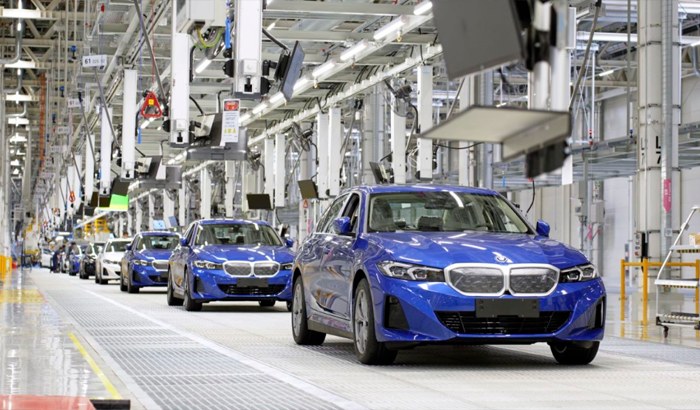 “雪地撒歡”才是純電駕控正確打開方式！全新BMW i3輕松拿捏