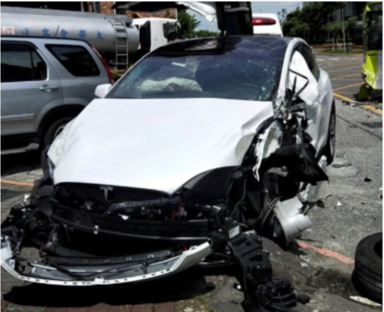 美国一特斯拉撞上消防车,司机当场死亡5人受伤