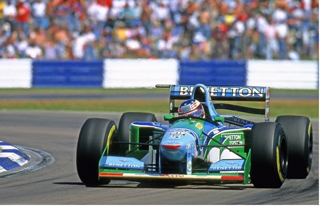 迈克尔∙舒马赫在1994年驾驶搭载福特发动机的贝纳通-福特F1赛车赢得了他首个F1年度总冠军