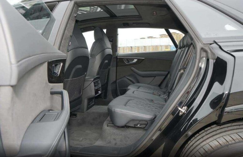 百万级豪华SUV大PK，特斯拉Model X对比奥迪Q8，谁更值得选？