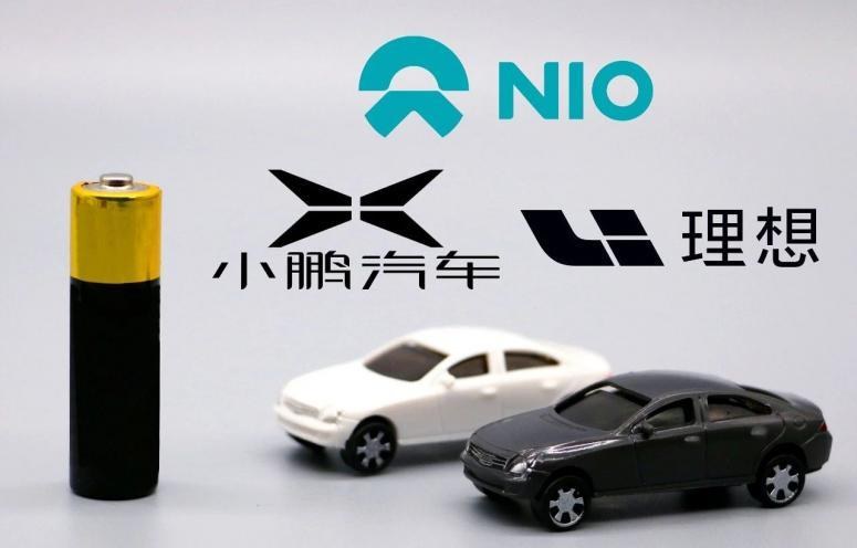 理想不降价，李想还在“扛”