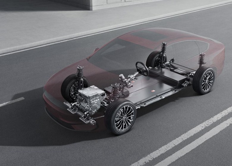 同样预算 秦PLUS EV冠军版对比日产轩逸超混电驱 你会怎么选？