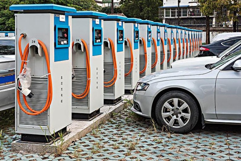 新能源汽车充电费大幅上涨，网友：以前加不起油，现在电都充不起