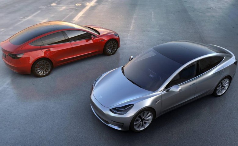 特斯拉Model 3对比深蓝SL03，22万预算，买独资还是国产？