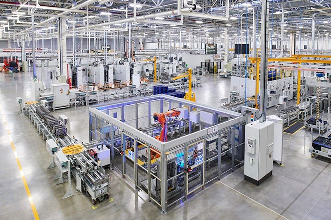 奇瑞捷豹路虎常熟生产基地-发动机工厂机械加工自动化率100%