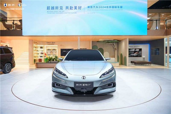 北京车展首张海外车主订单揭晓 国际顶级车评人为腾势Z9GT而来