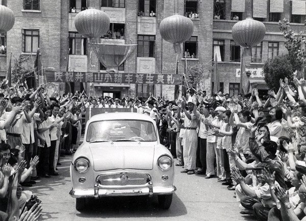 1958年6月20日，北京汽车制造厂“井冈山”轿车诞生典礼 
