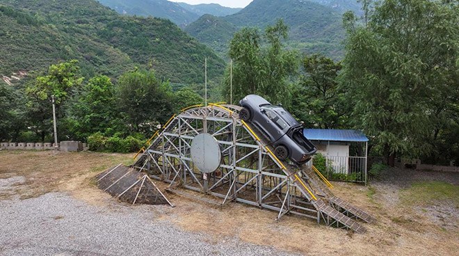 深度试驾全球高性能越野皮卡2.4T越野炮