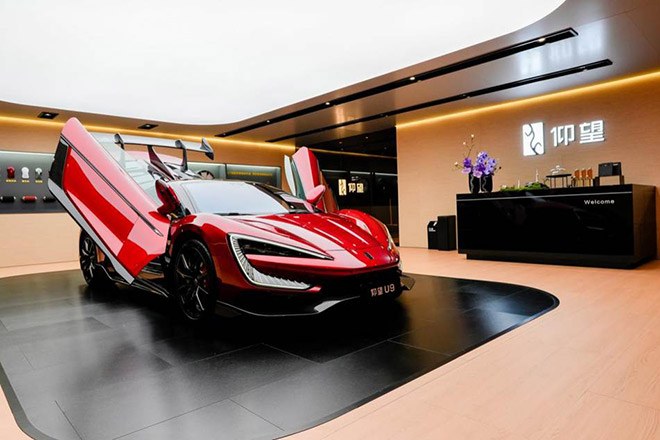 仰望全系亮相上海车展 行政豪华SUV仰望U8L发布