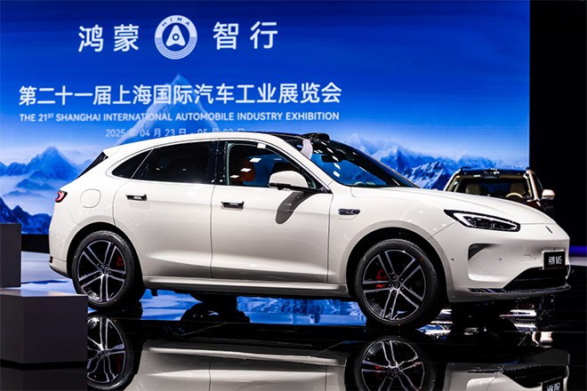 流量担当 问界新M5 Ultra诠释年轻人的梦中情车