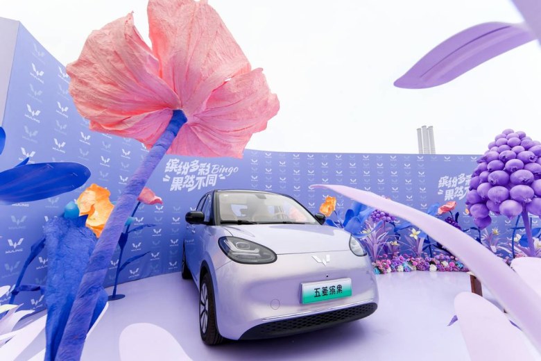 比亚迪海鸥的劲敌来了！五菱缤果2025款上市，5.68万起