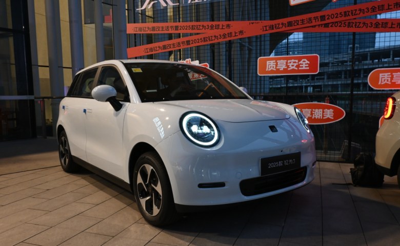 瞄准海豚/缤果！续航破500km，2025款钇为3上市仅6.99万起‌
