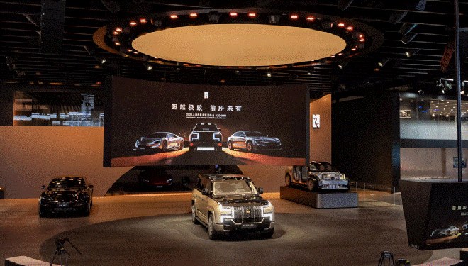 仰望全系亮相上海车展 行政豪华SUV仰望U8L发布