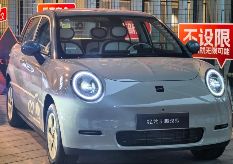 瞄准海豚/缤果！续航破500km，2025款钇为3上市仅6.99万起‌