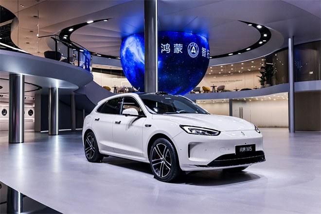 问界新M5 Ultra粤港澳大湾区车展让年轻人“秒种草”
