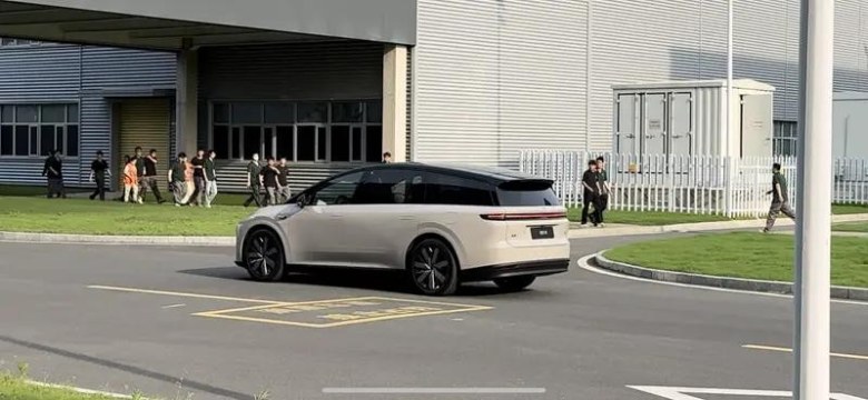 10分钟充电500公里！零百4.3秒，理想首款纯电SUV i8定档7月下旬