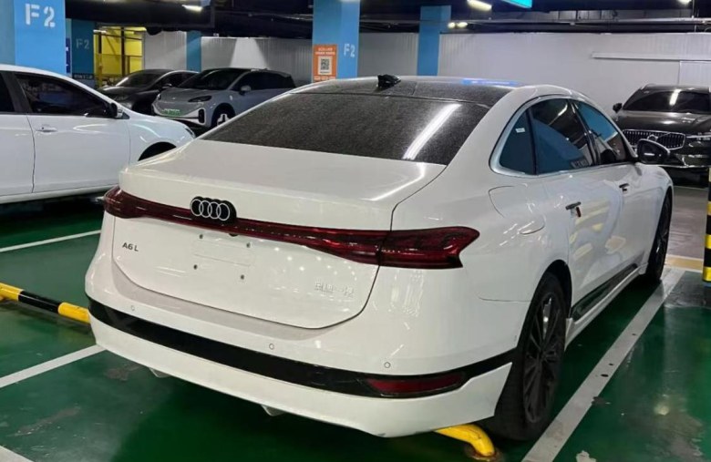 与概念车形成反差！国产奥迪A6L e-tron实车曝光，网友直呼太丑！