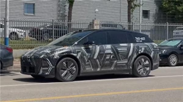 理想i6谍照再曝：家族式设计+五座布局，剑指Model Y