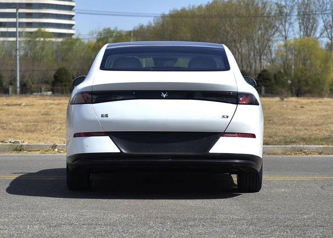 定位纯电中型轿车！北汽极狐S3申报图曝光，有望年内发布