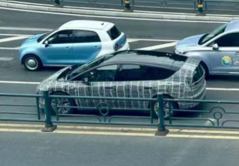 理想i6谍照再曝：家族式设计+五座布局，剑指Model Y