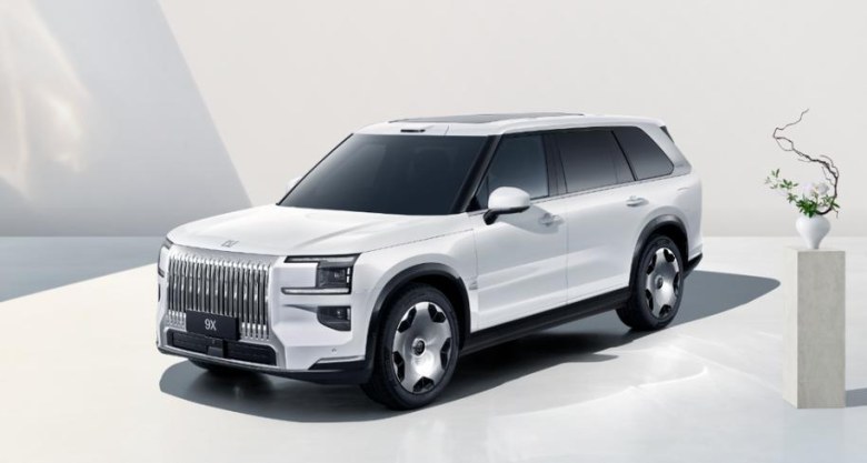 纯电续航380km+9分钟快充！极氪9X“极昼白”官图发布